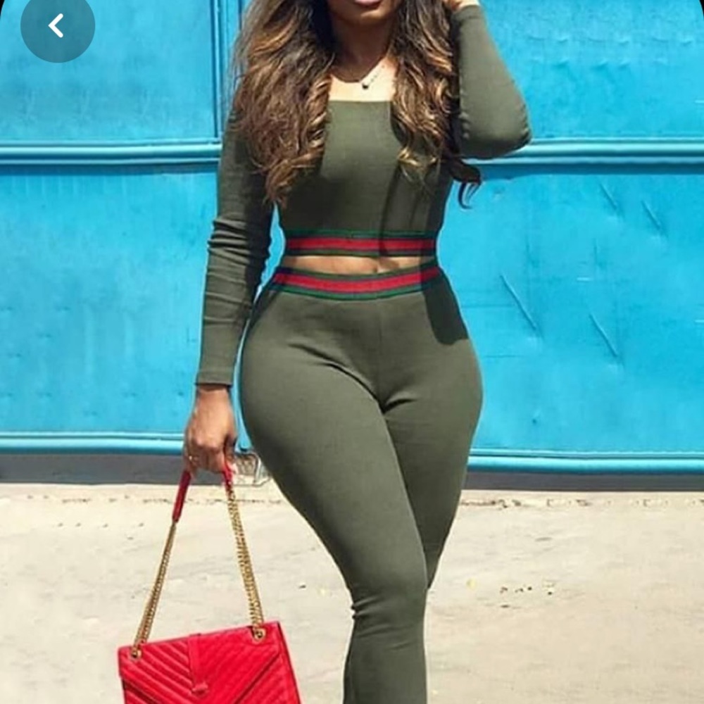 Women Crop Top & Leggings Set